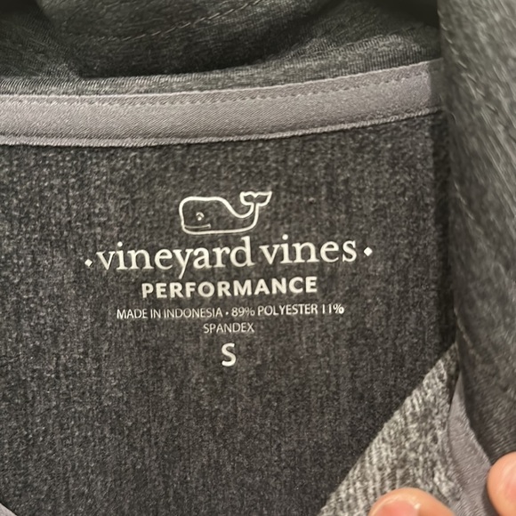 Vineyard Vines 1/4 zipper men’s small - Picture 9 of 9